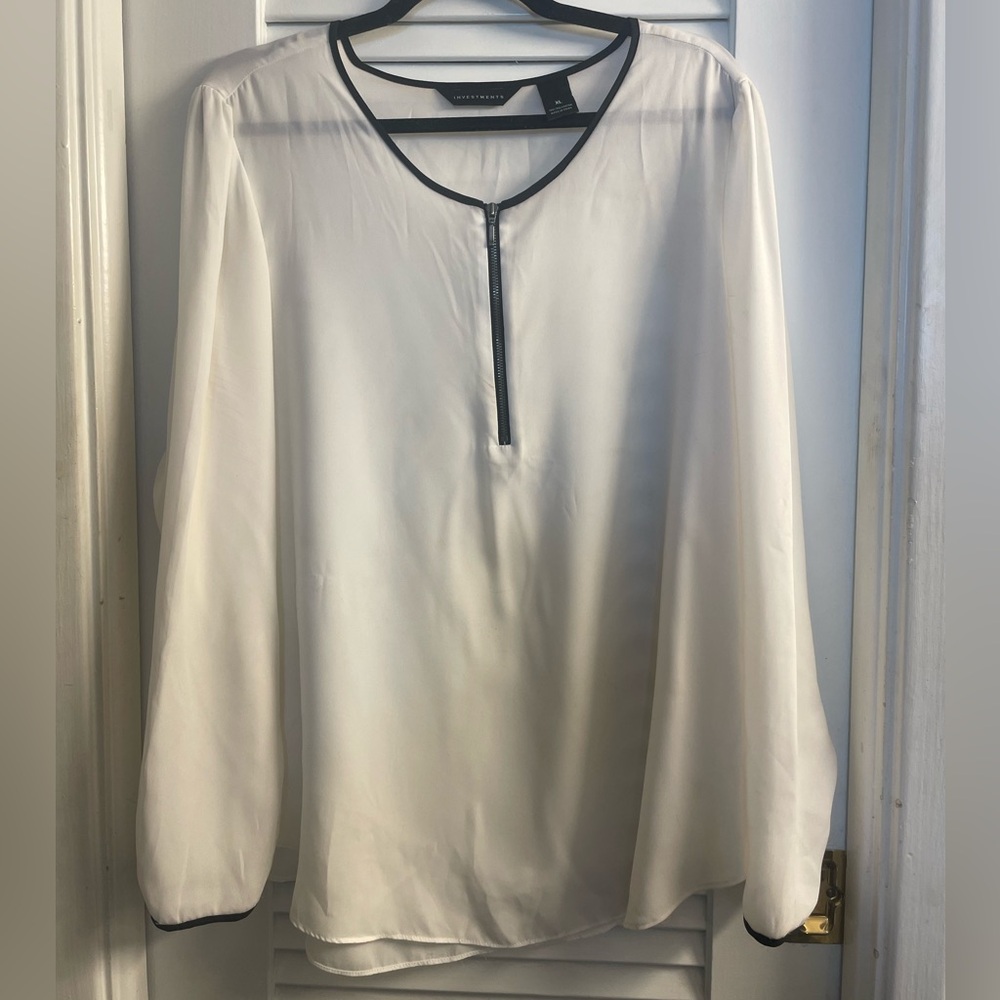 Investments XL Sheer Blouse With Black Trim/Piping. 3/4 Front Zip Accent- Lovely